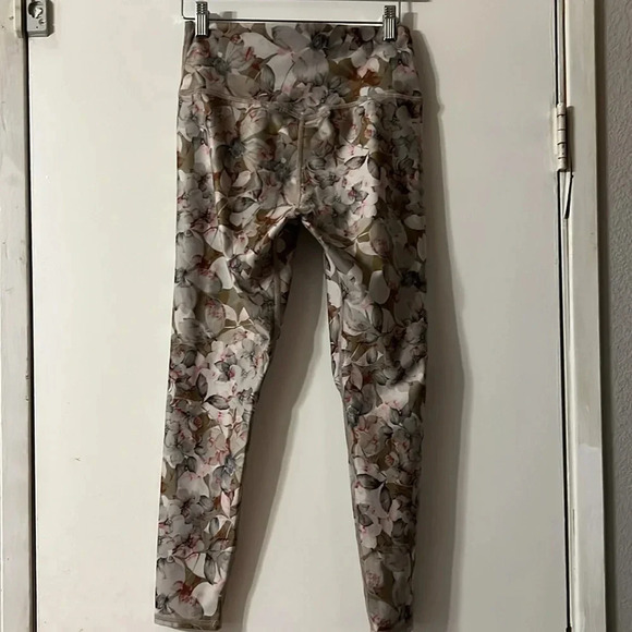 SAVVI Miya Petal Floral Leggings Botanical Smooth M Medium High Waisted - Picture 5 of 10